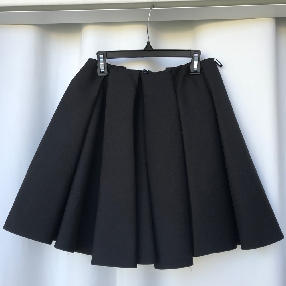 H&M Pleated Voluminous Black Skirt